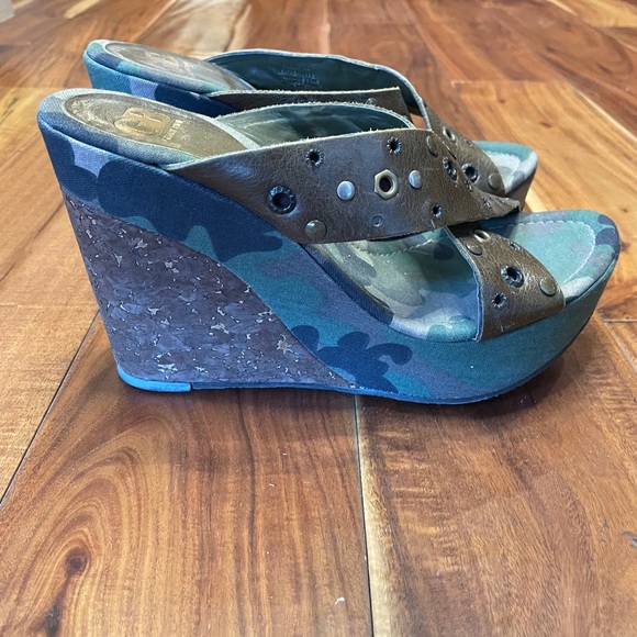 Gianni Bini wedge sandals - Picture 2 of 3